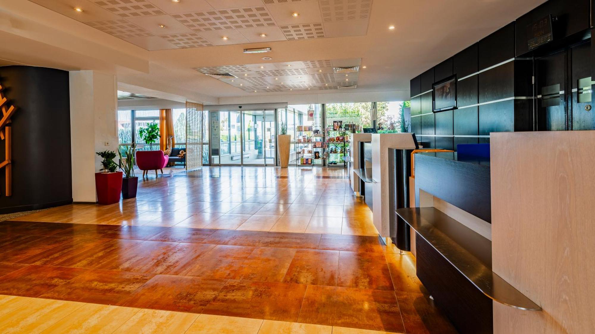 Novotel Reims Тинкё Экстерьер фото