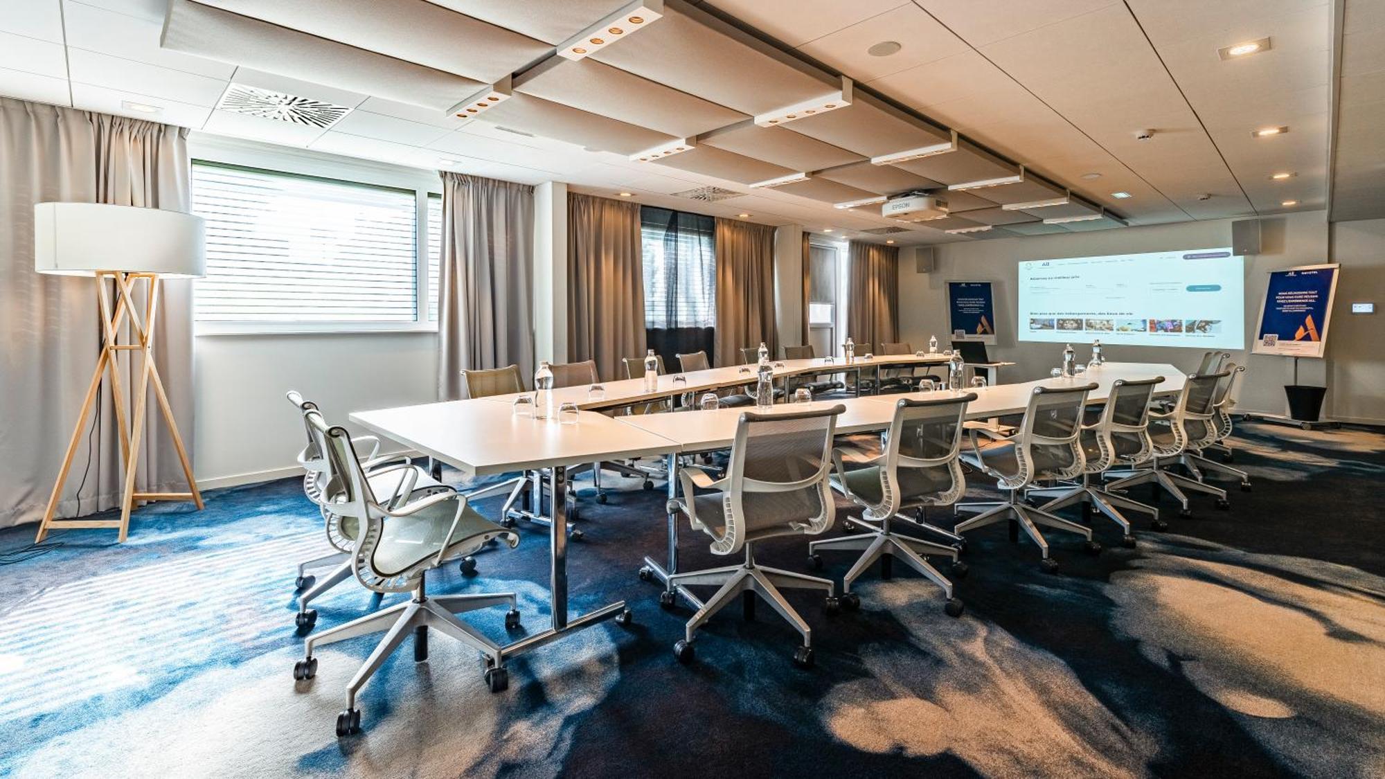 Novotel Reims Тинкё Экстерьер фото