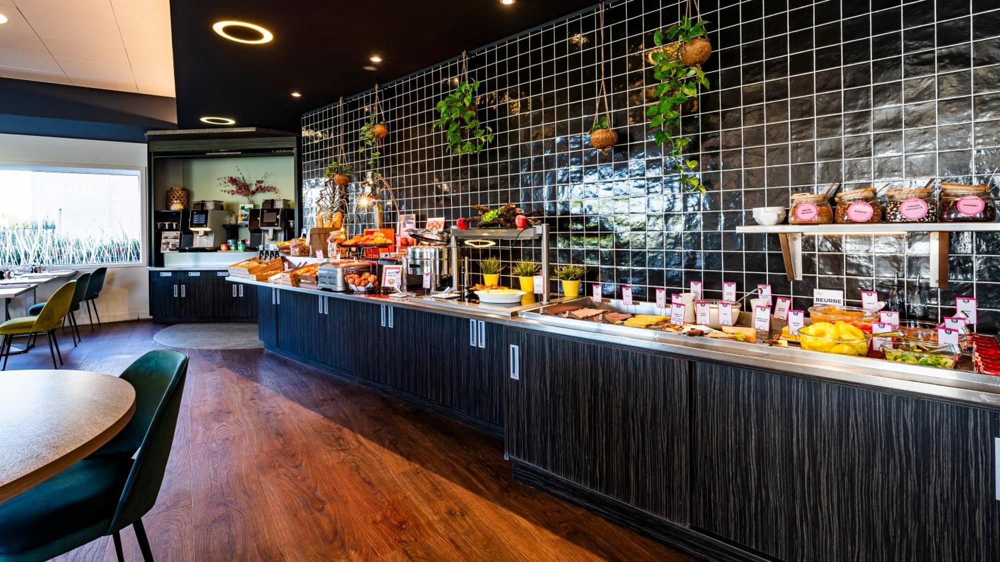 Novotel Reims Тинкё Экстерьер фото