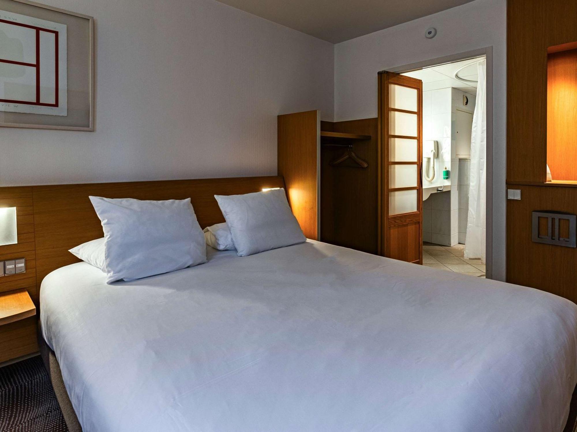 Novotel Reims Тинкё Экстерьер фото