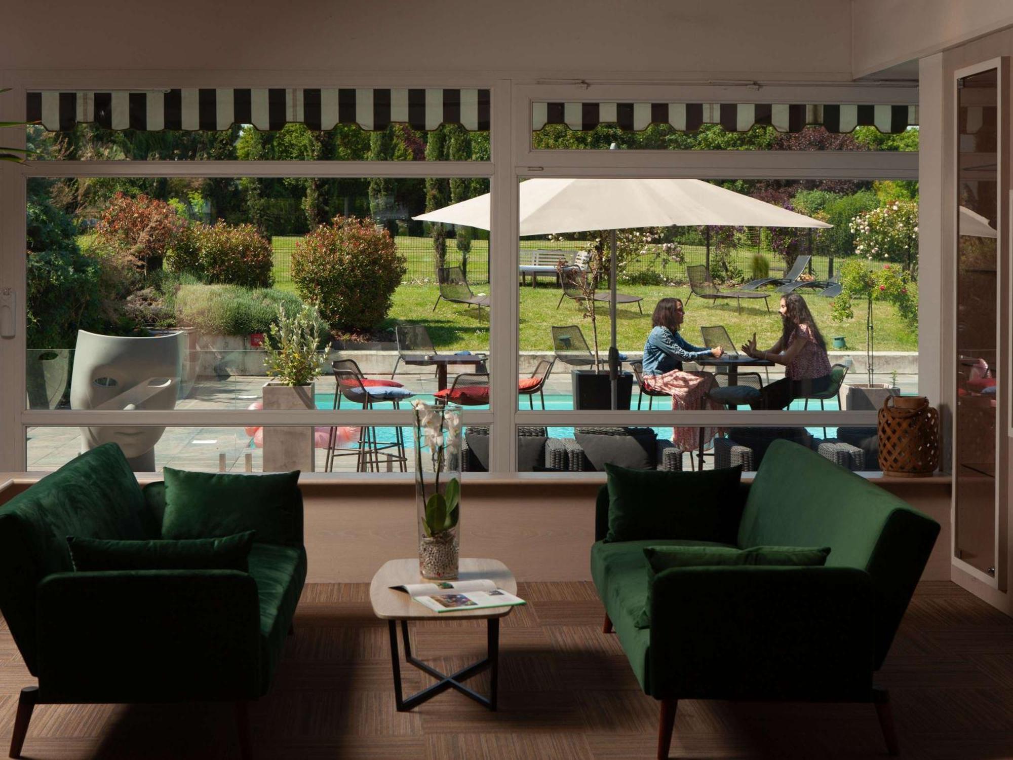 Novotel Reims Тинкё Экстерьер фото