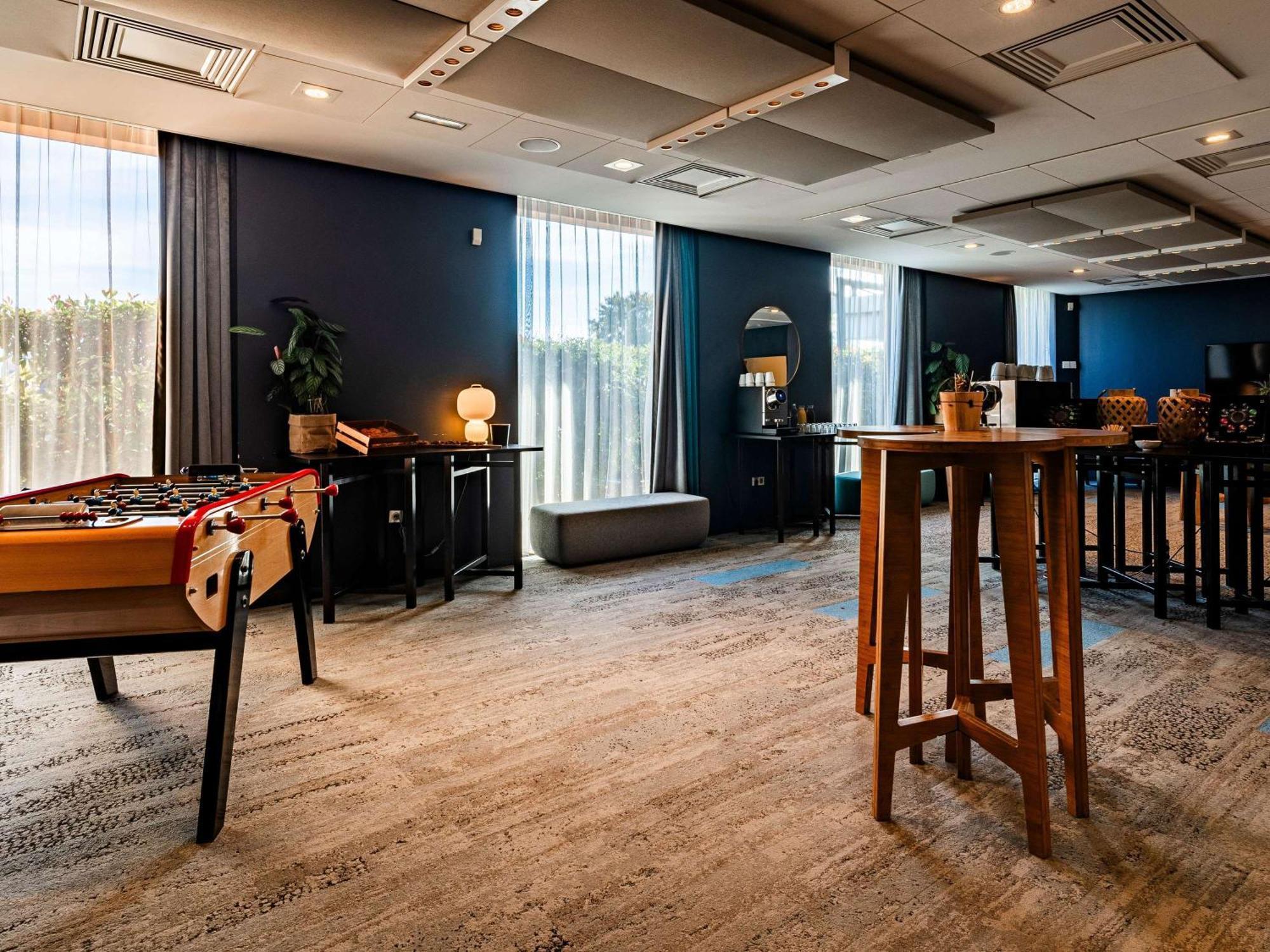 Novotel Reims Тинкё Экстерьер фото