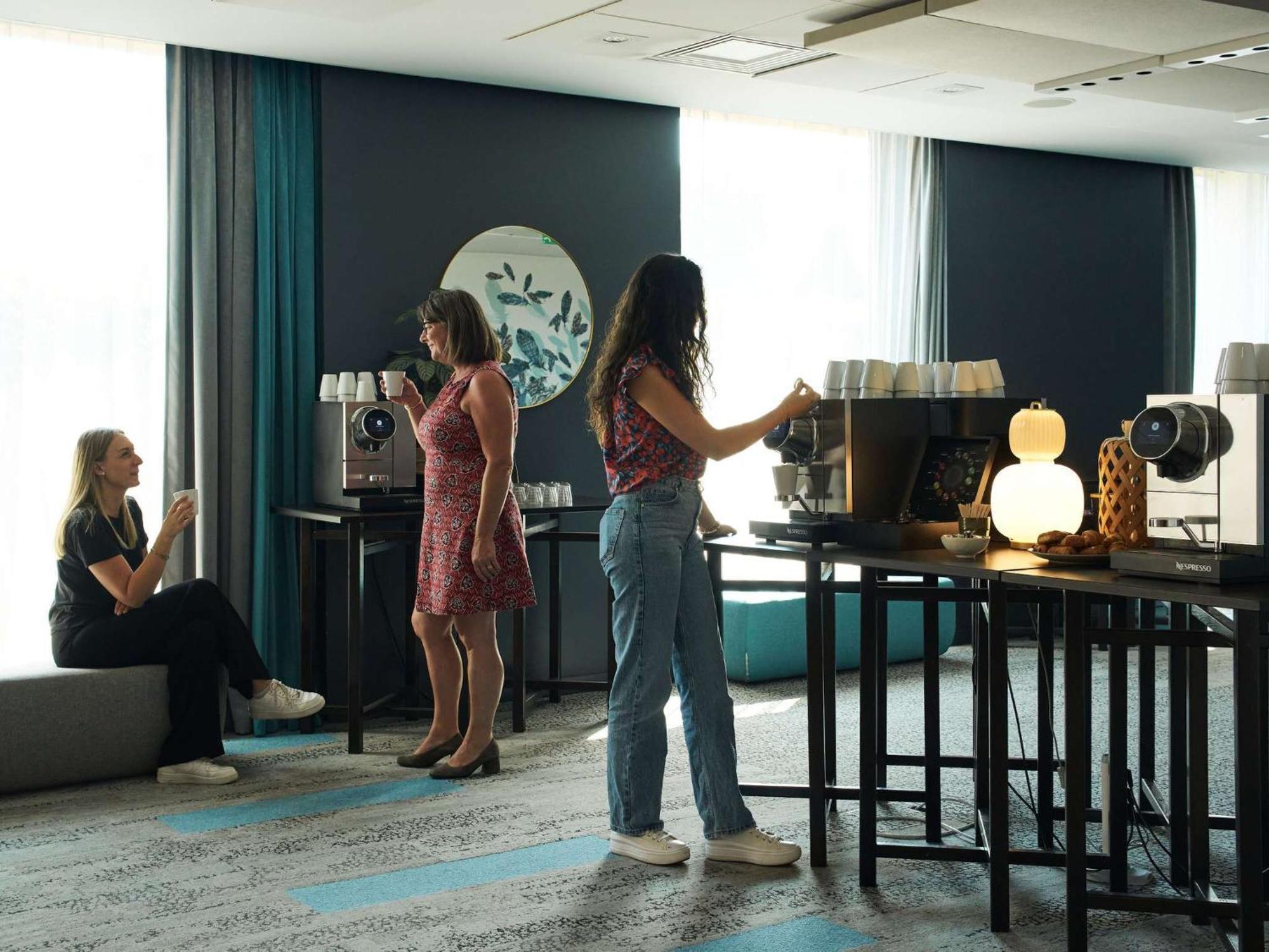 Novotel Reims Тинкё Экстерьер фото