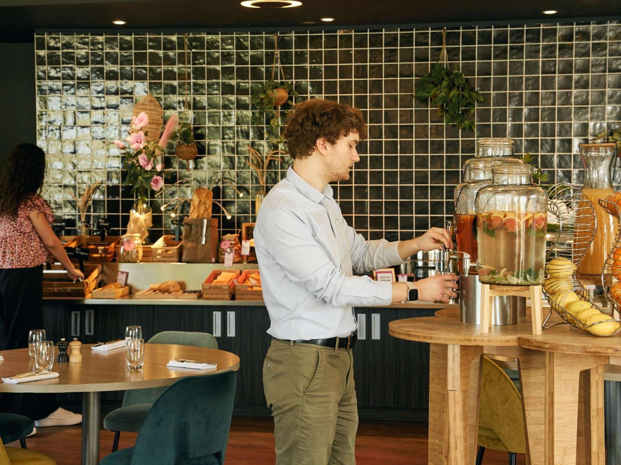 Novotel Reims Тинкё Экстерьер фото