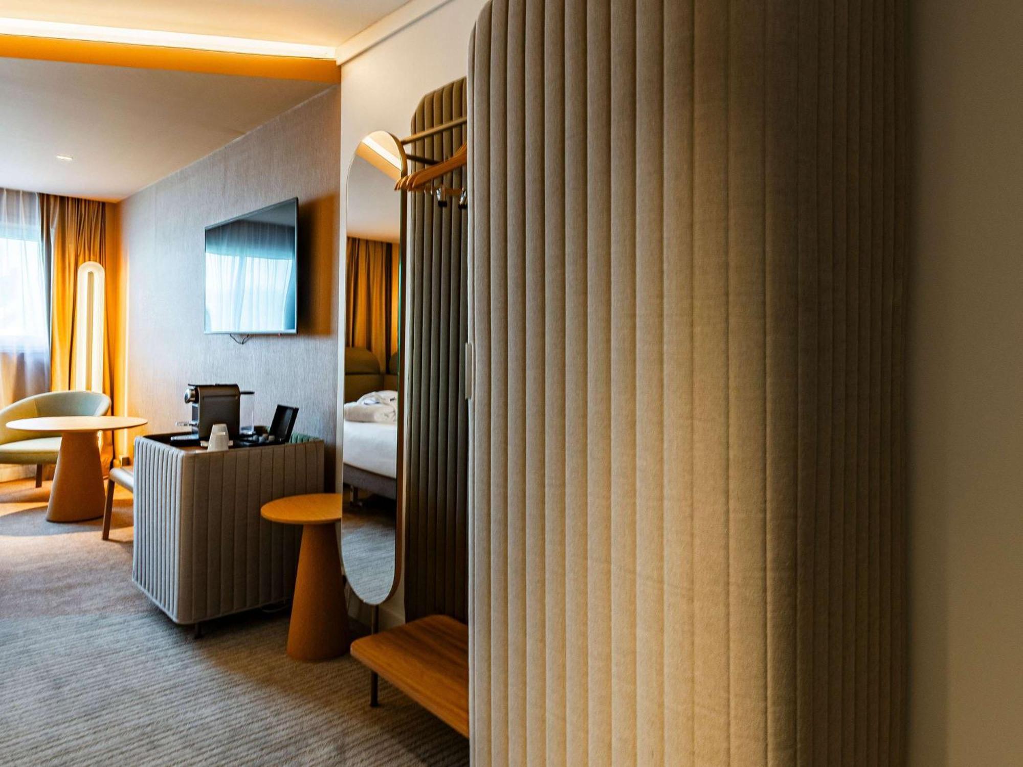 Novotel Reims Тинкё Экстерьер фото
