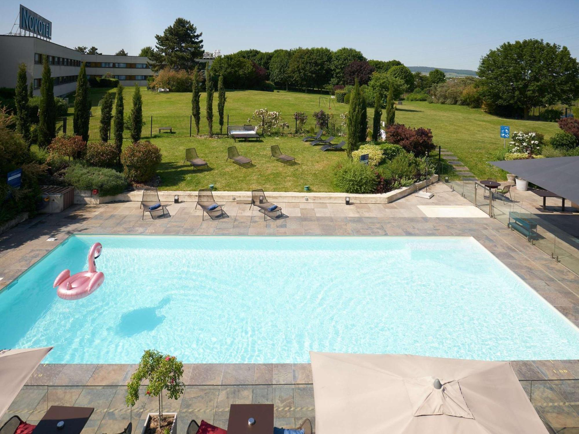 Novotel Reims Тинкё Экстерьер фото