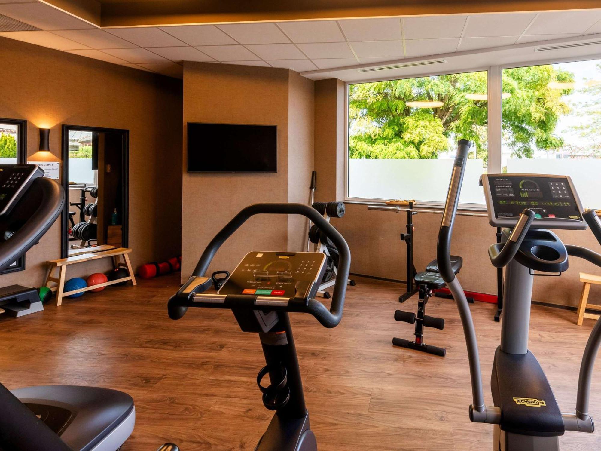 Novotel Reims Тинкё Экстерьер фото
