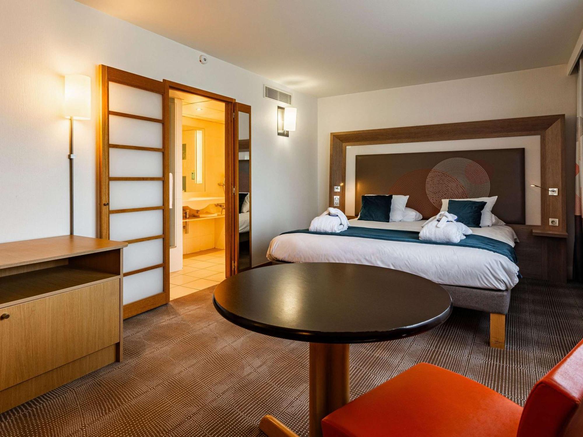 Novotel Reims Тинкё Экстерьер фото