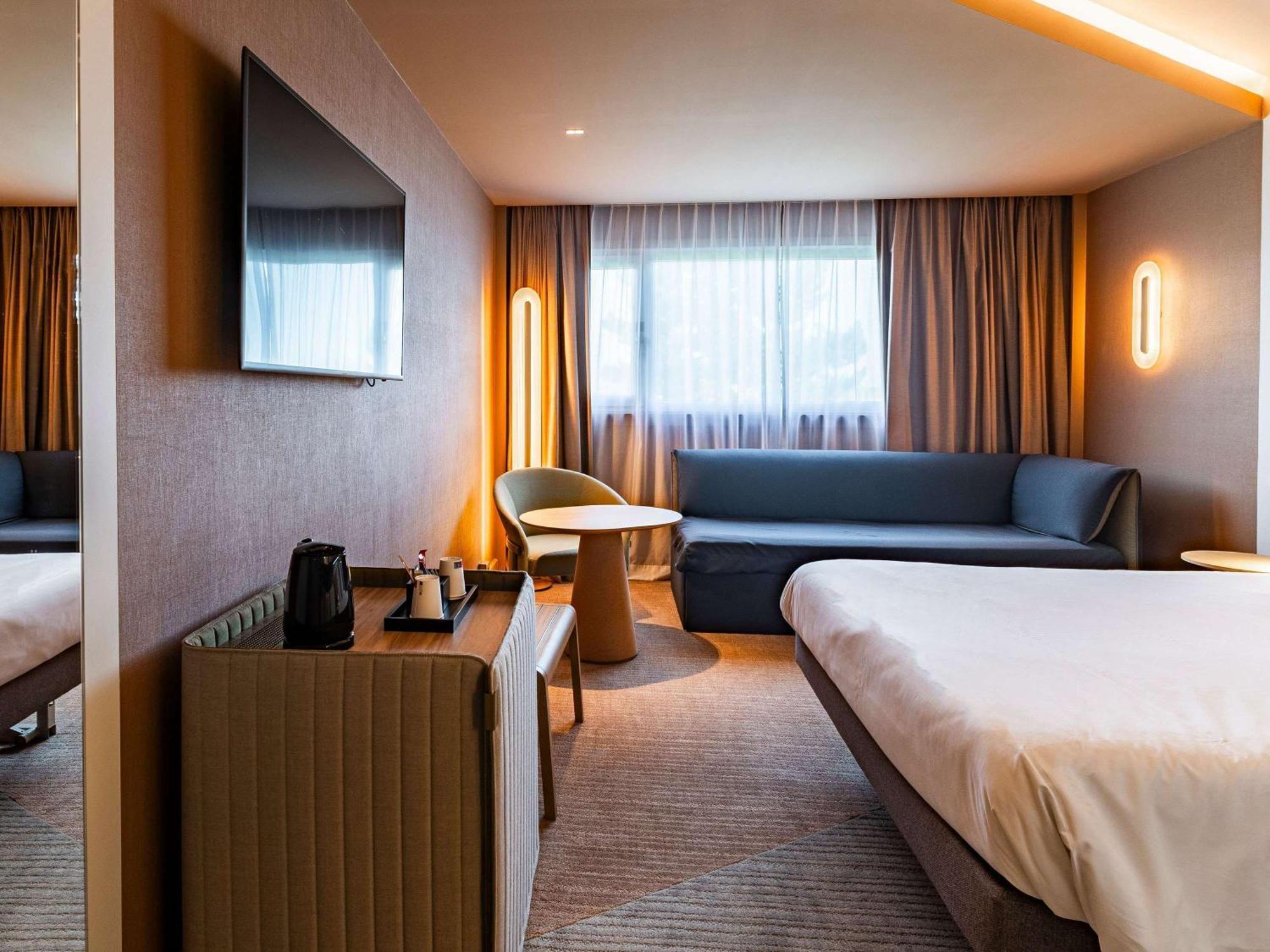 Novotel Reims Тинкё Экстерьер фото