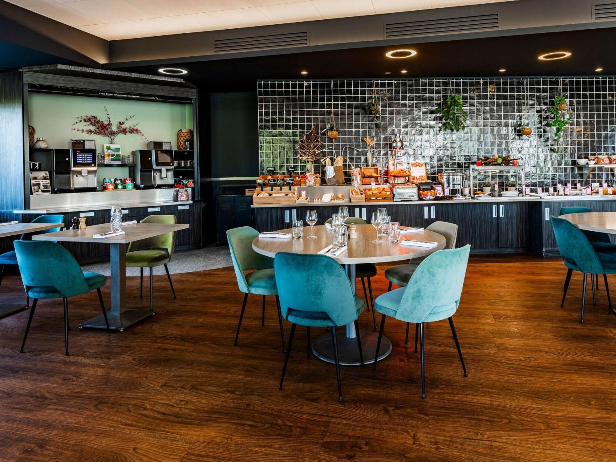 Novotel Reims Тинкё Экстерьер фото